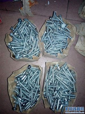 庫(kù)存五金雜件的多樣選擇 從釘子到螺絲，窗鉤及其他雜件